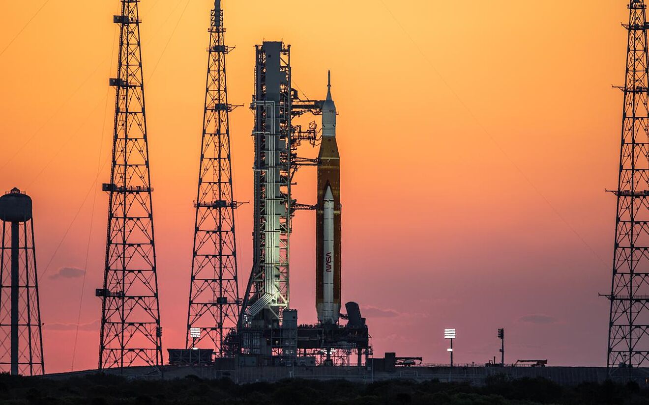 Detailing A Mega Moon Rocket Launchpad