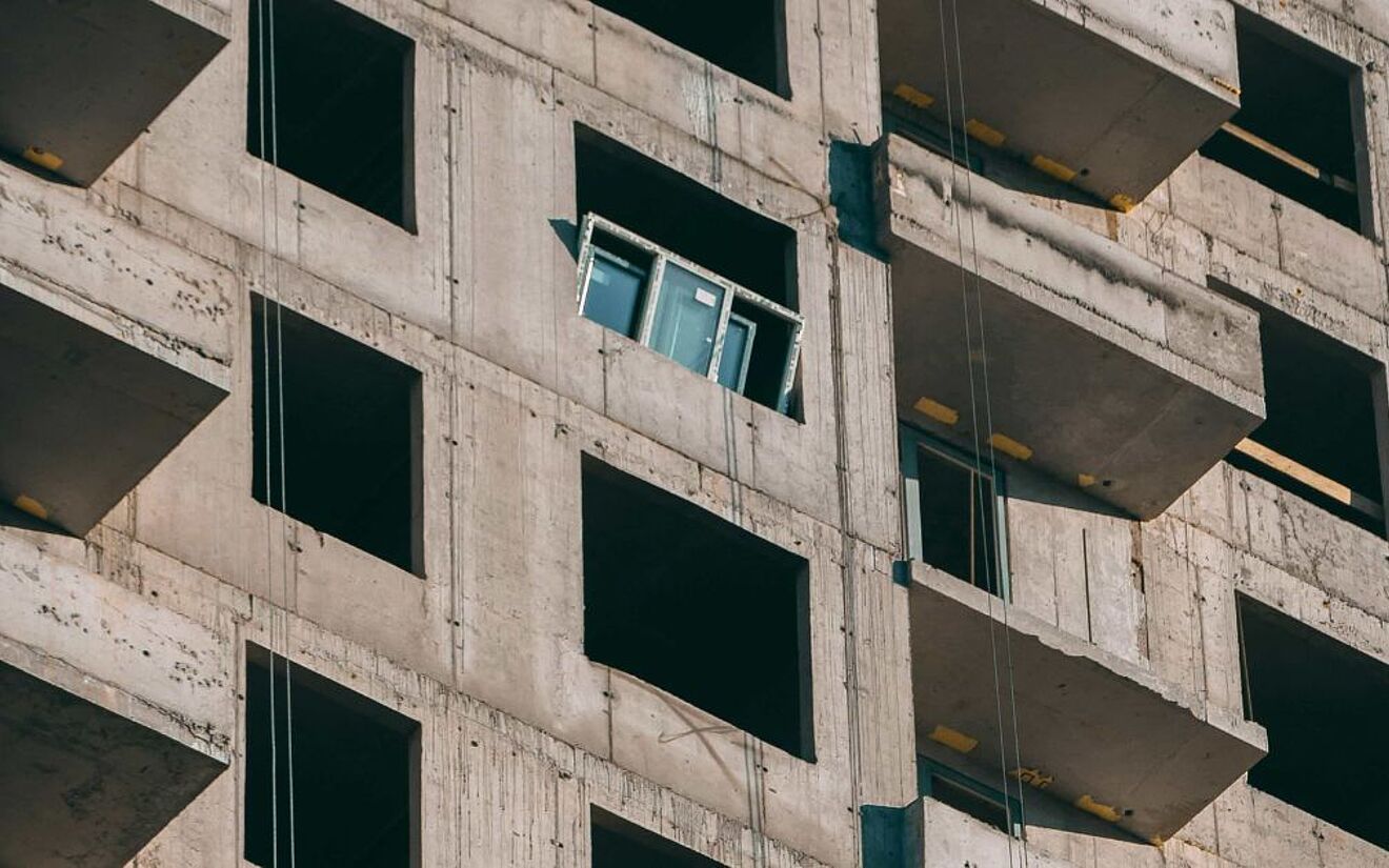 Edificio construido con hormigón prefabricado