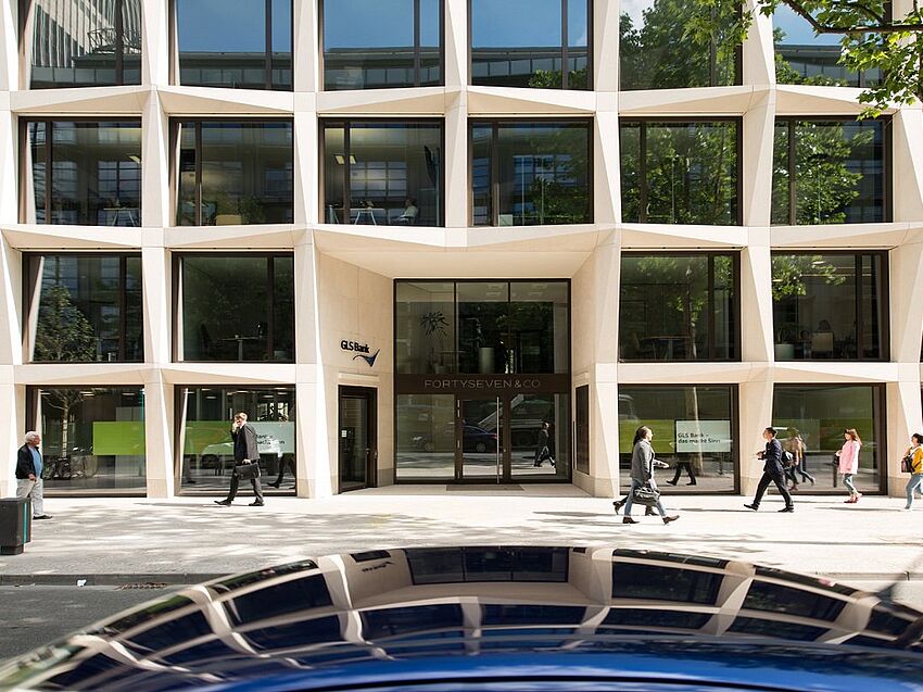 Architecture of Money - Modern Bank Buildings and their Symbolism
