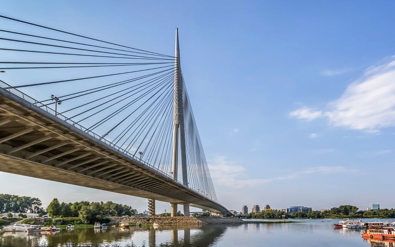© iStockphoto LP / Mubera Boskov; Ada-Brücke in Belgrad, Serbien Brücken perfekt planen